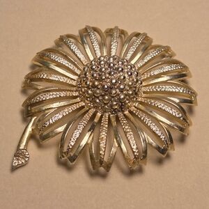 Vintage Sarah Coventry Flower Brooch